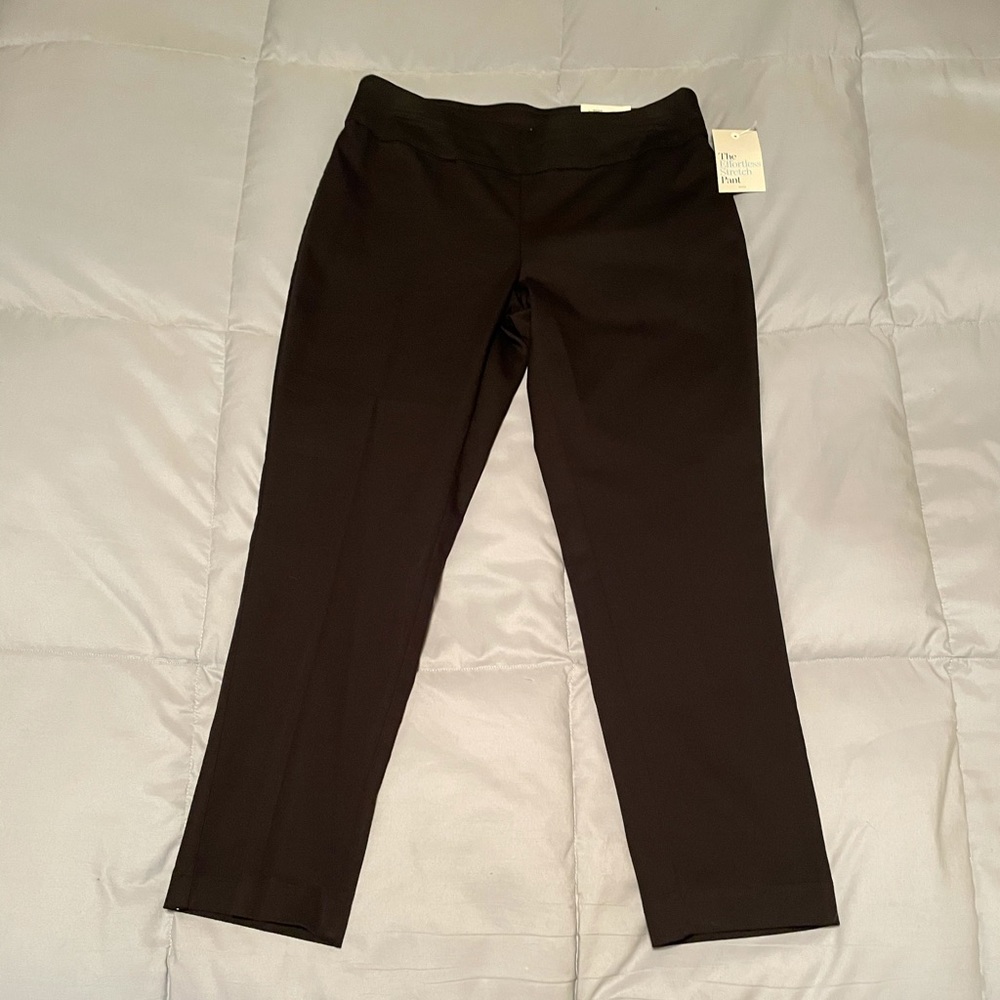NWT.  Kohl’s. Straight mid rise black pants. 8P.